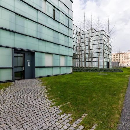 Modern Spacious Flat With A Terrace And A Parking Prague Exterior photo