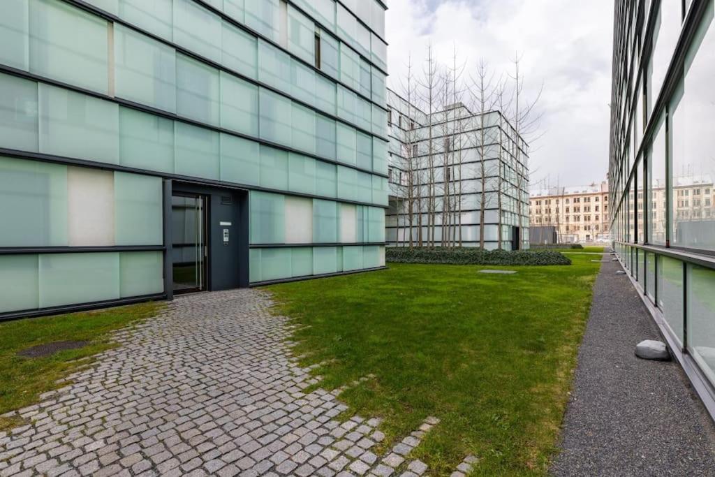 Modern Spacious Flat With A Terrace And A Parking Apartment Prague Exterior photo