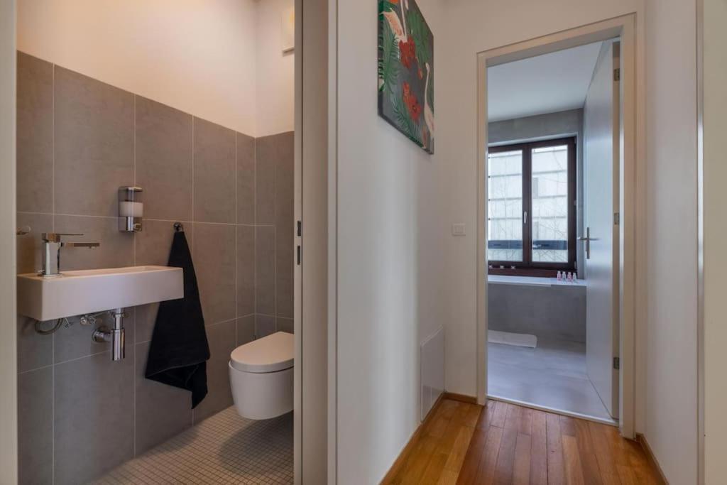 Modern Spacious Flat With A Terrace And A Parking Prague Exterior photo